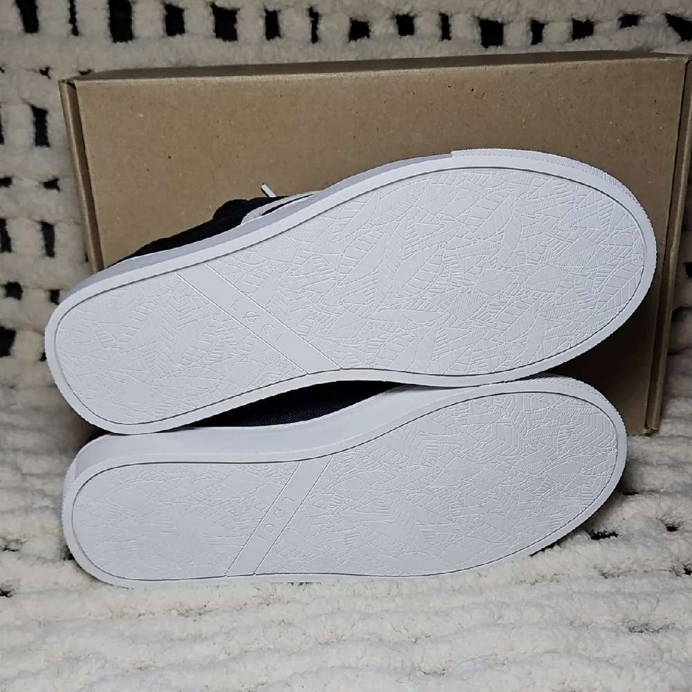 LØCI Fashion Navy Sneakers with Logo